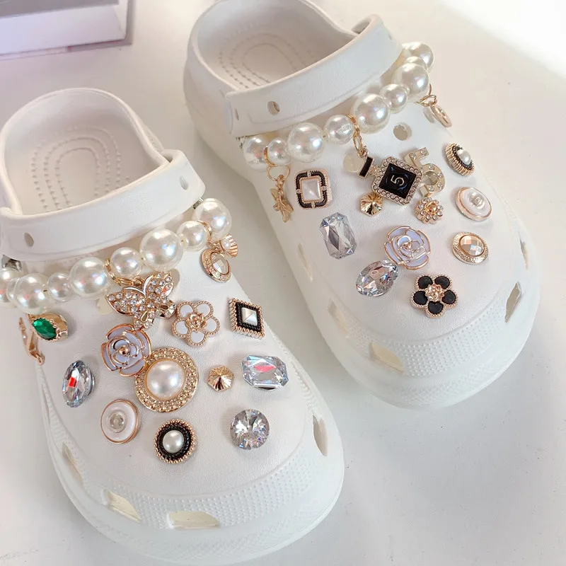 

New Bling Metal Croc Charms WomenJewelry Metal Queen Crown Shoe Decorations Girl Flower Rhinestone Chains Wristband Accessories