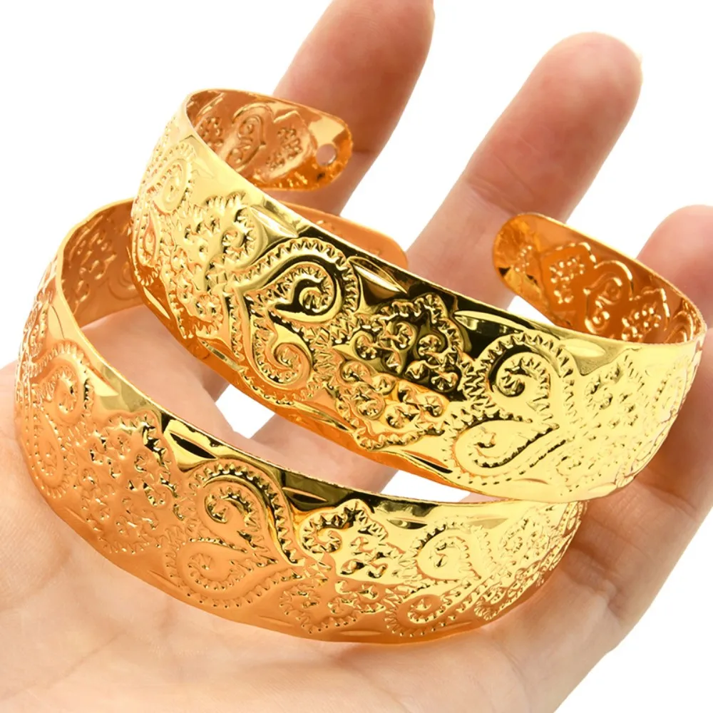 

Dubai Bangles 24K Gold Color Heart Embossed African Bracelet For Women New Designer Jewellery Wedding Luxury Hawaiian Jewelry