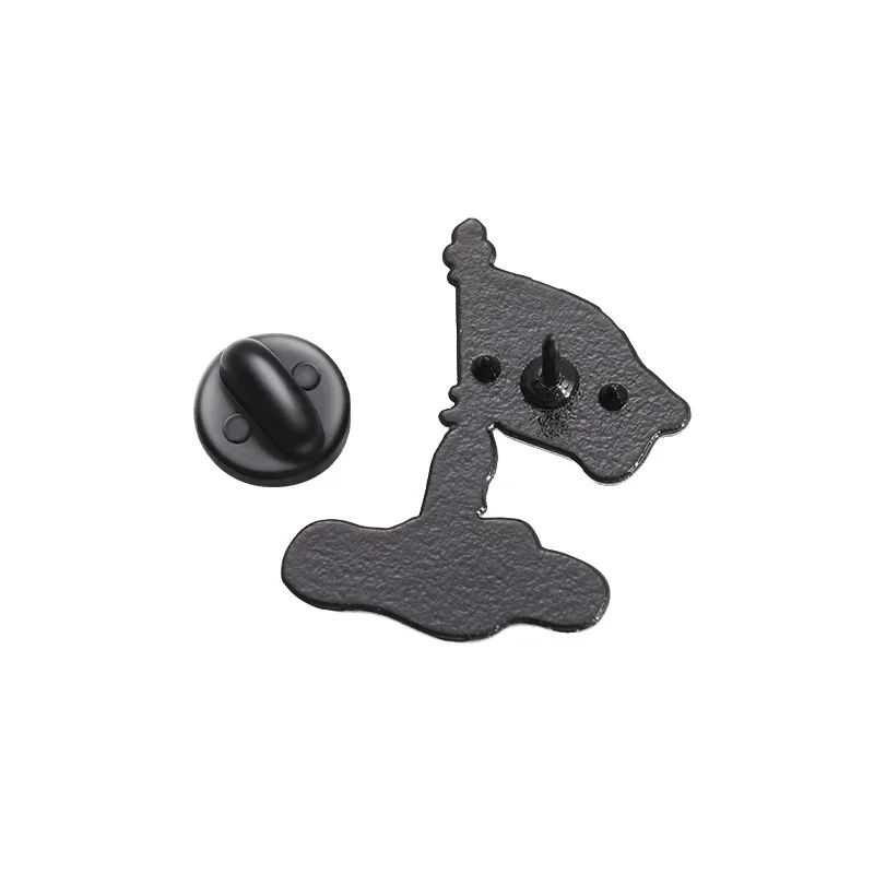 Брошь с эмалированным покрытием в виде знака белым флагом