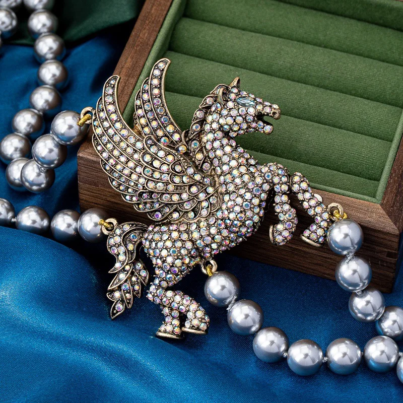 Женское ожерелье с подвеской в виде животного