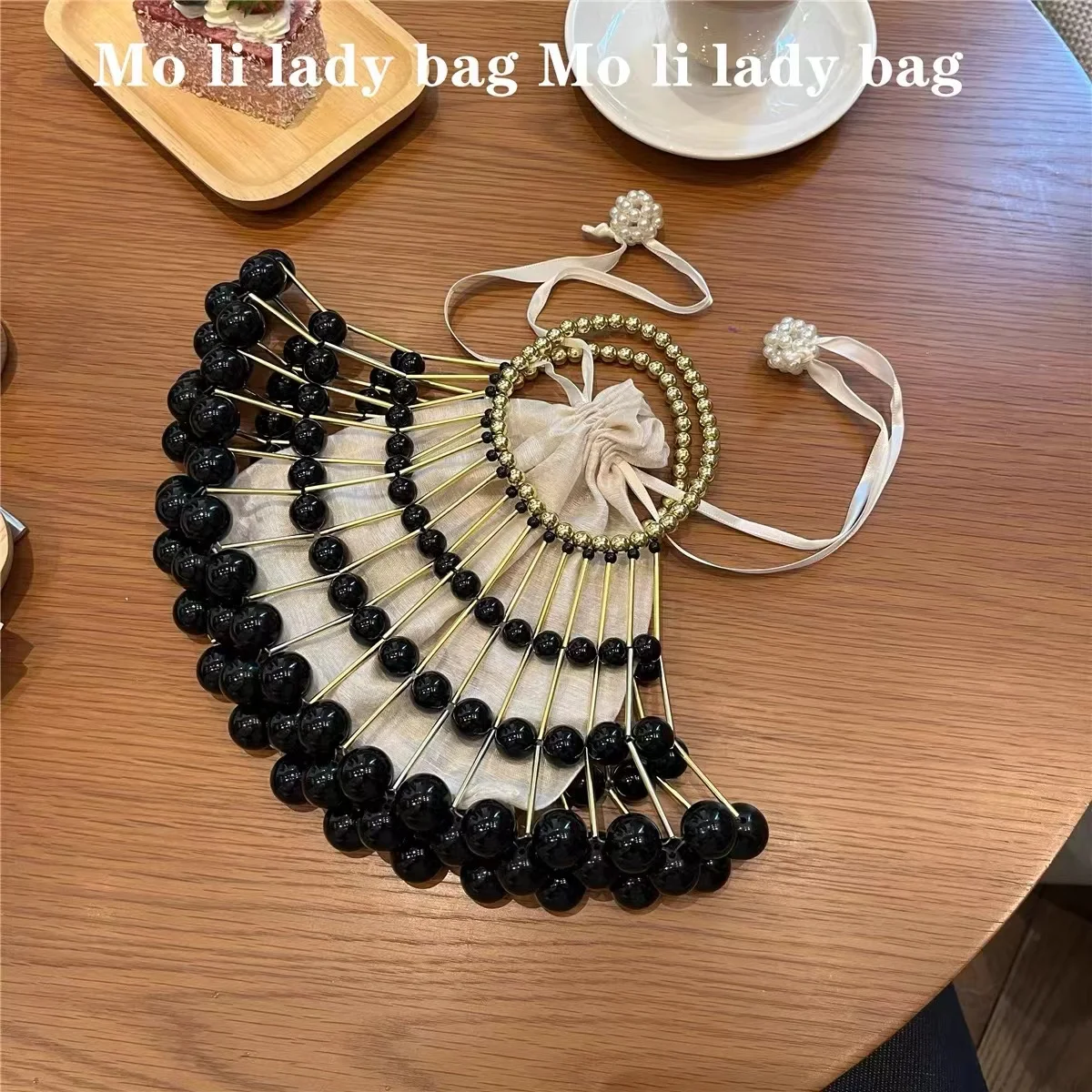 Роскошная женская сумка с жемчужными бусинами