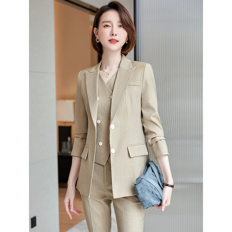 Женский офисный костюм из блейзера и брюк офисная одежда для работы