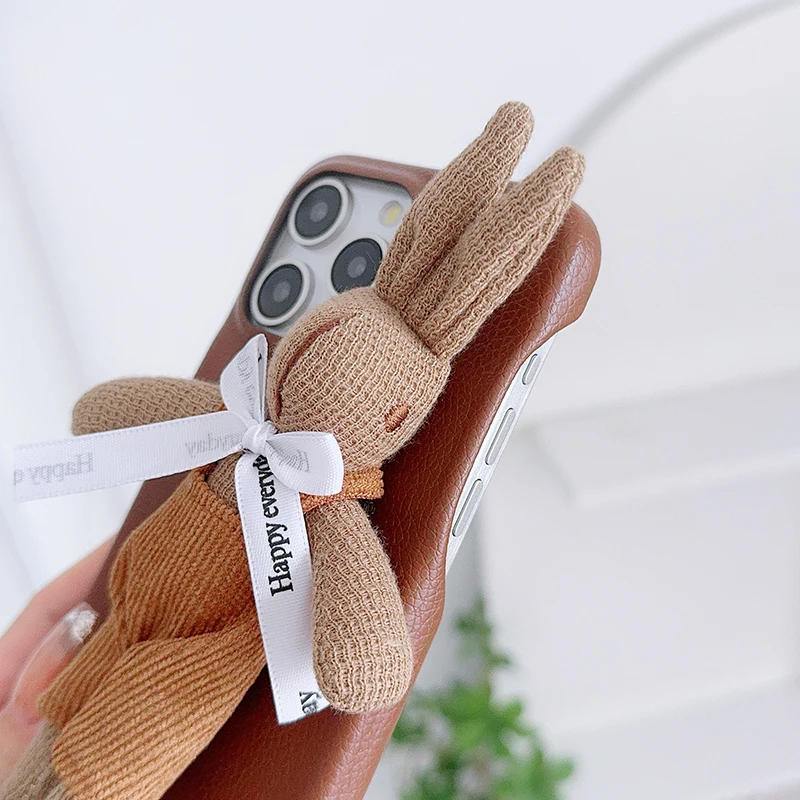 Коричневый кожаный плюшевый чехол для телефона с игрушечным кроликом iPhone 15 14 13 12