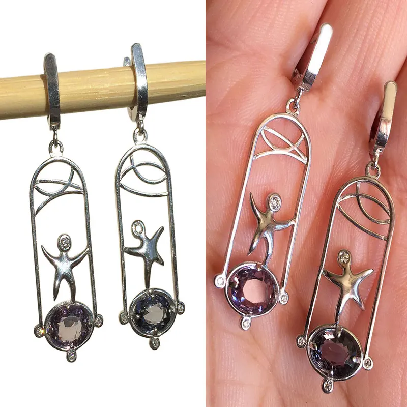 

Fashion Punk Personality Figure Earrings for Women Geometric Hollow Out Statement Hand Metal Rhinestones Dangle Earring Jewelry