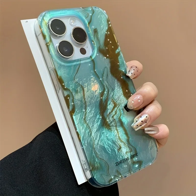 Чехол для телефона с вихревым узором сине-зеленый нерегулярным градиентом iPhone 16