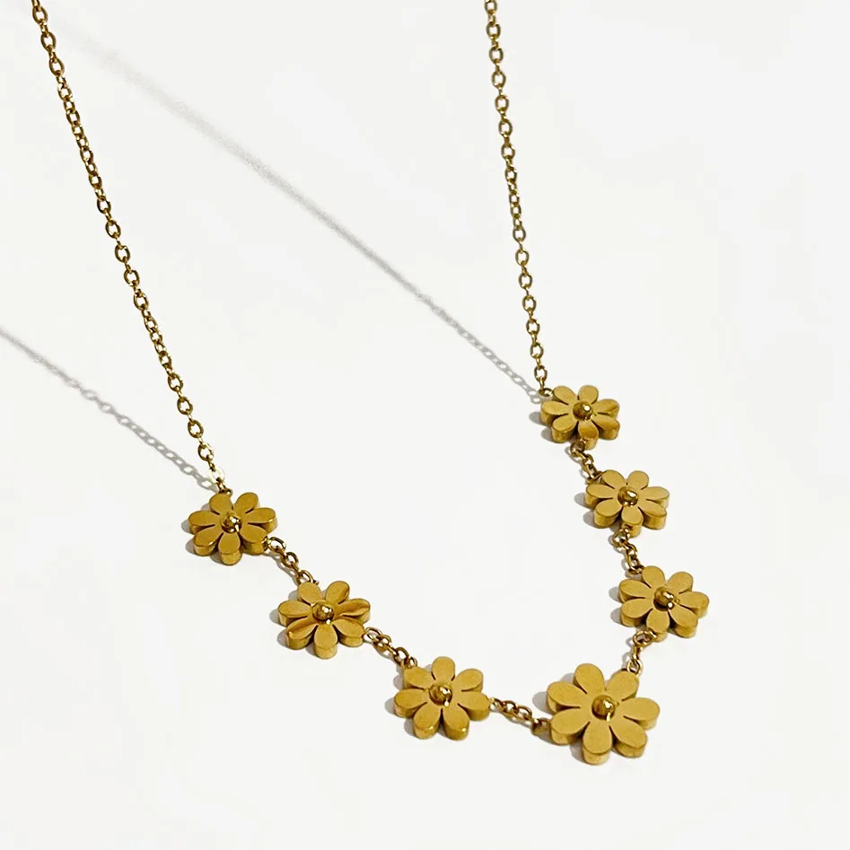 

Peri'sBox Delicate Gold Color Seven Flower Daisiy Charm Necklace Women Pvd Plated Stainless Steel Choker Necklaces Waterproof