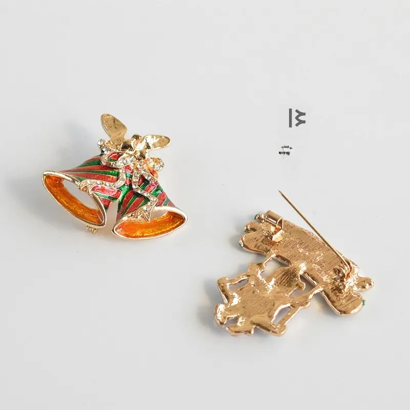 Park Yu Старший Санта-Клаус Олень Белл Снеговик Брошь из сплава Булавка Пальто