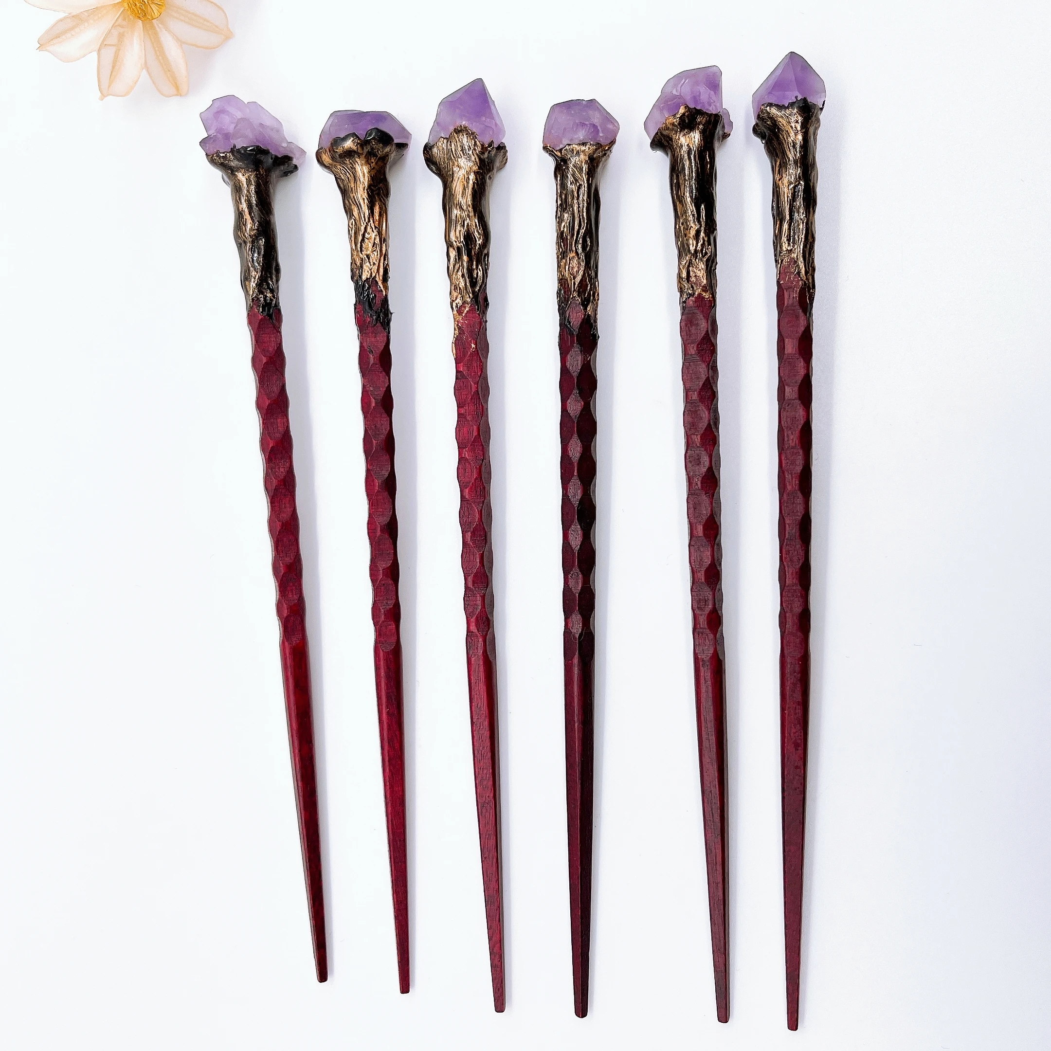 

Натуральный аметистовый кристалл палочка 19 см