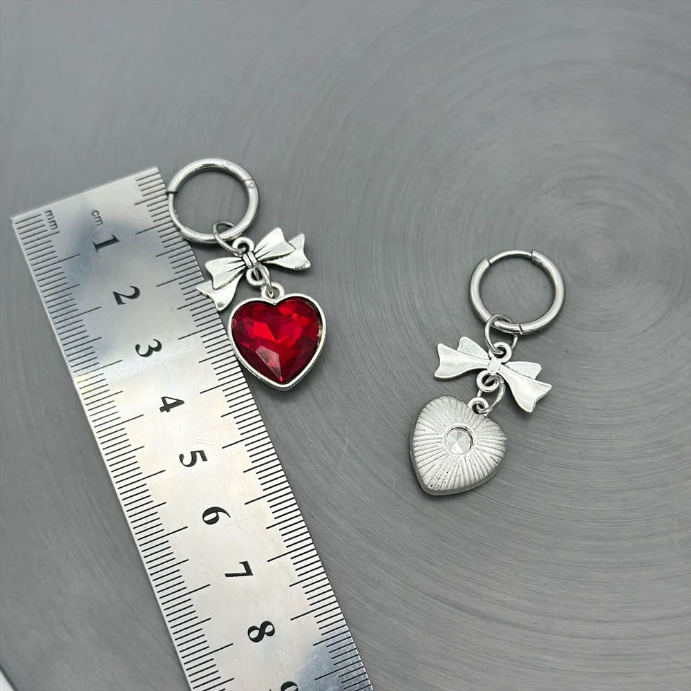 Женские висячие серьги с красным сердцем и кристаллом