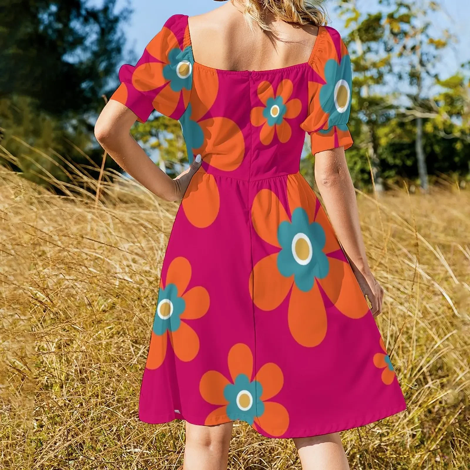 Милый ретро 70-х годов красочный осенний цветок ярко-оранжевый и ярко-розовый