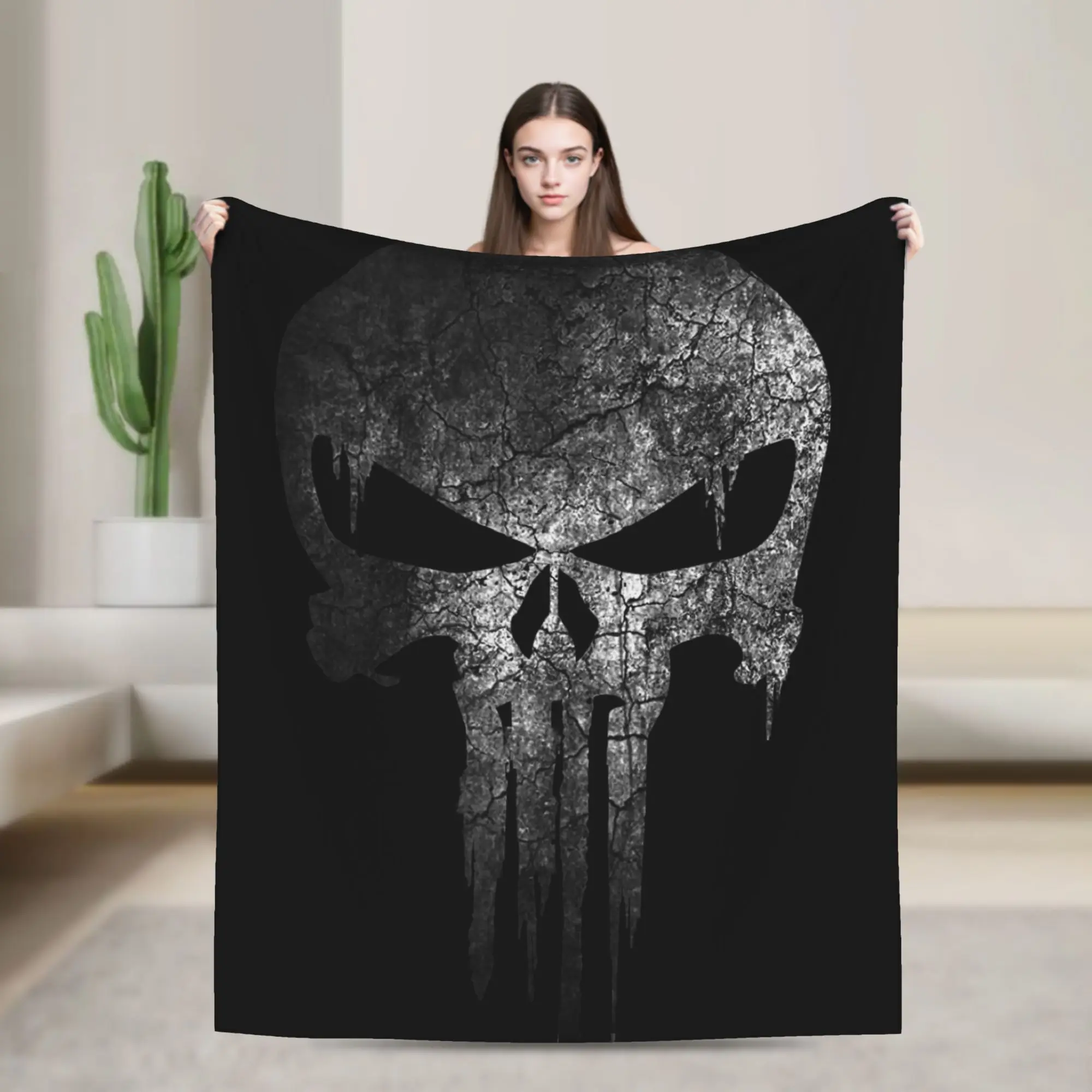 Фото Пледы Punishers из флиса: легкие покрывала для спальни и дивана №1