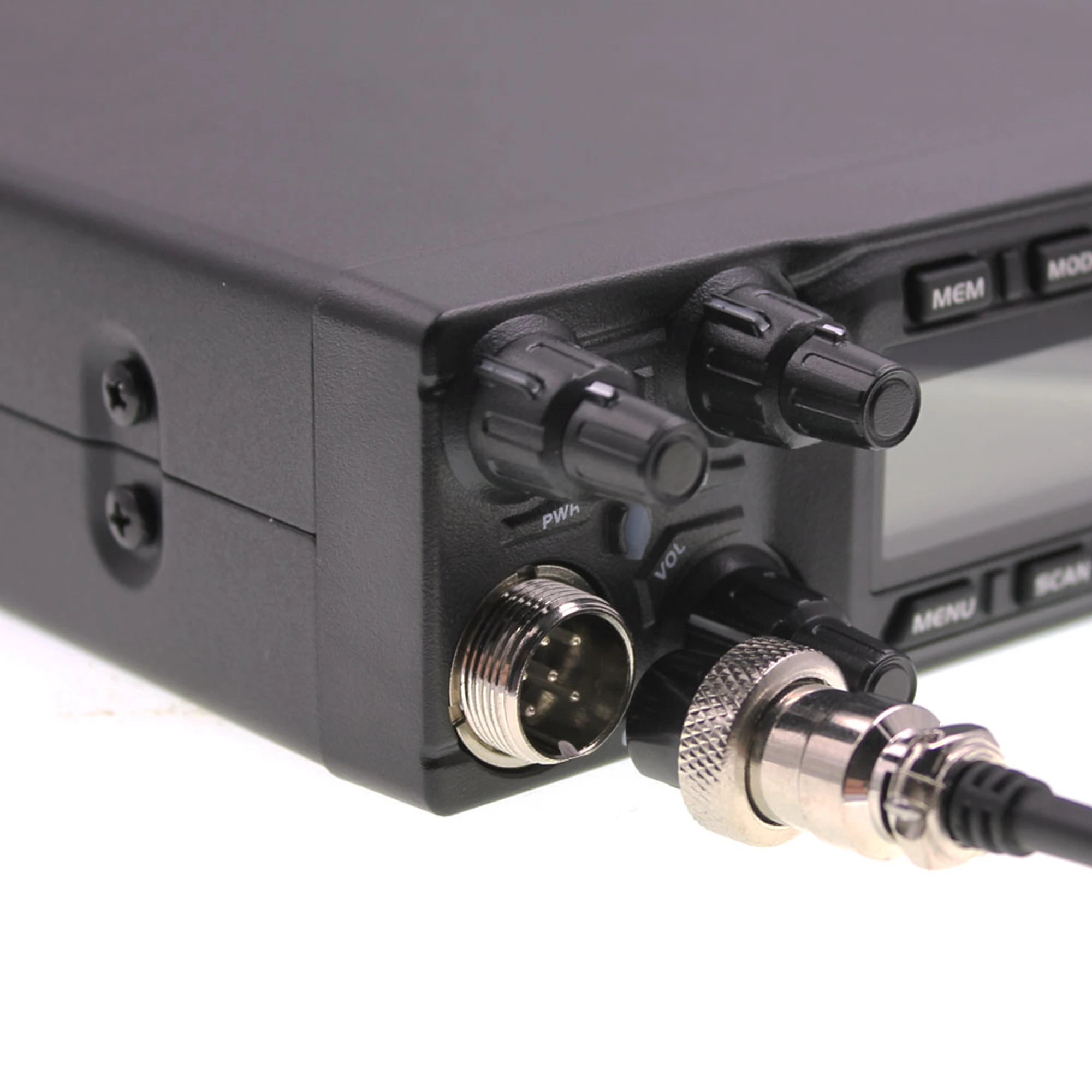 Рисунок 2 - Автомобильный приемник AnyTone AT-6666