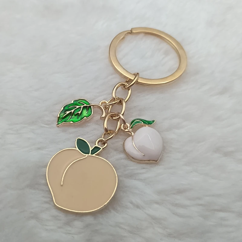 Оригинальный эмалированный брелок для ключей с изображением фруктов розовый