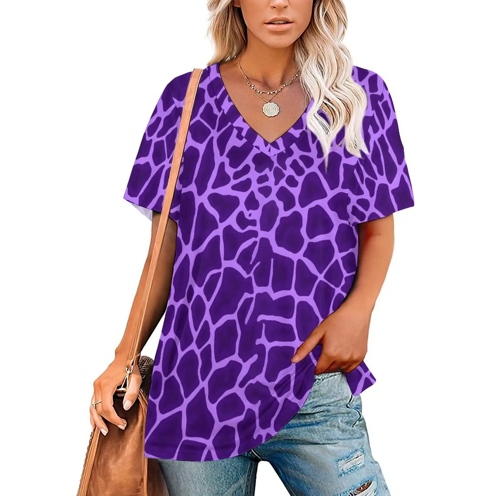 

Giraffe Print T-Shirt Purple Animal Kawaii V Neck T-Shirts Short Sleeve Street Fashion Tshirt Beach Pattern Top Tees Big Size