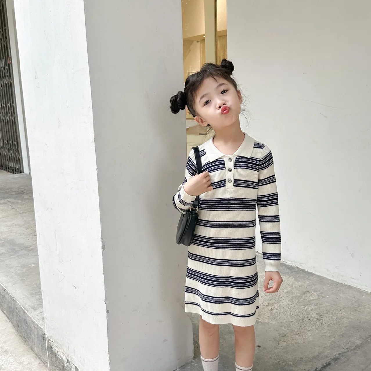 

Весна 2023, детское приталенное корейское платье в полоску с длинным рукавом, вязаное платье для маленьких девочек