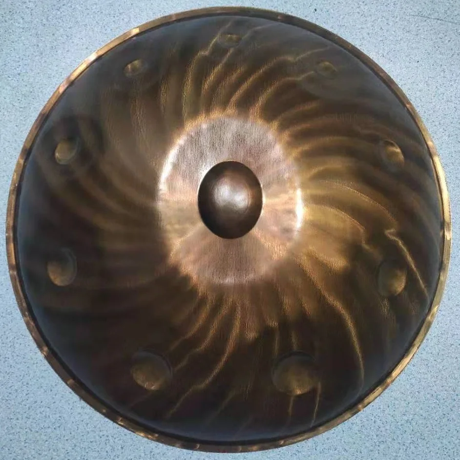 

Диаметр 53 см E Kurd HANDPAN 14-нотный барабан из нержавеющей стали D Kurd 10-нотный ручной барабан 440 Гц 432 Гц HandPan Индивидуальная тональность Ручная сковорода 20-дюймовый коричневый барабан из нержавеющей стали