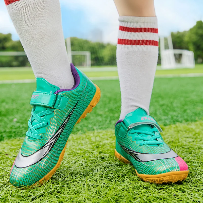 2022 New Fashion Colorful Children's Football Boots Outdoor Turf Soccer Shoes Kids Trainers School Football Sneakers for Teenage