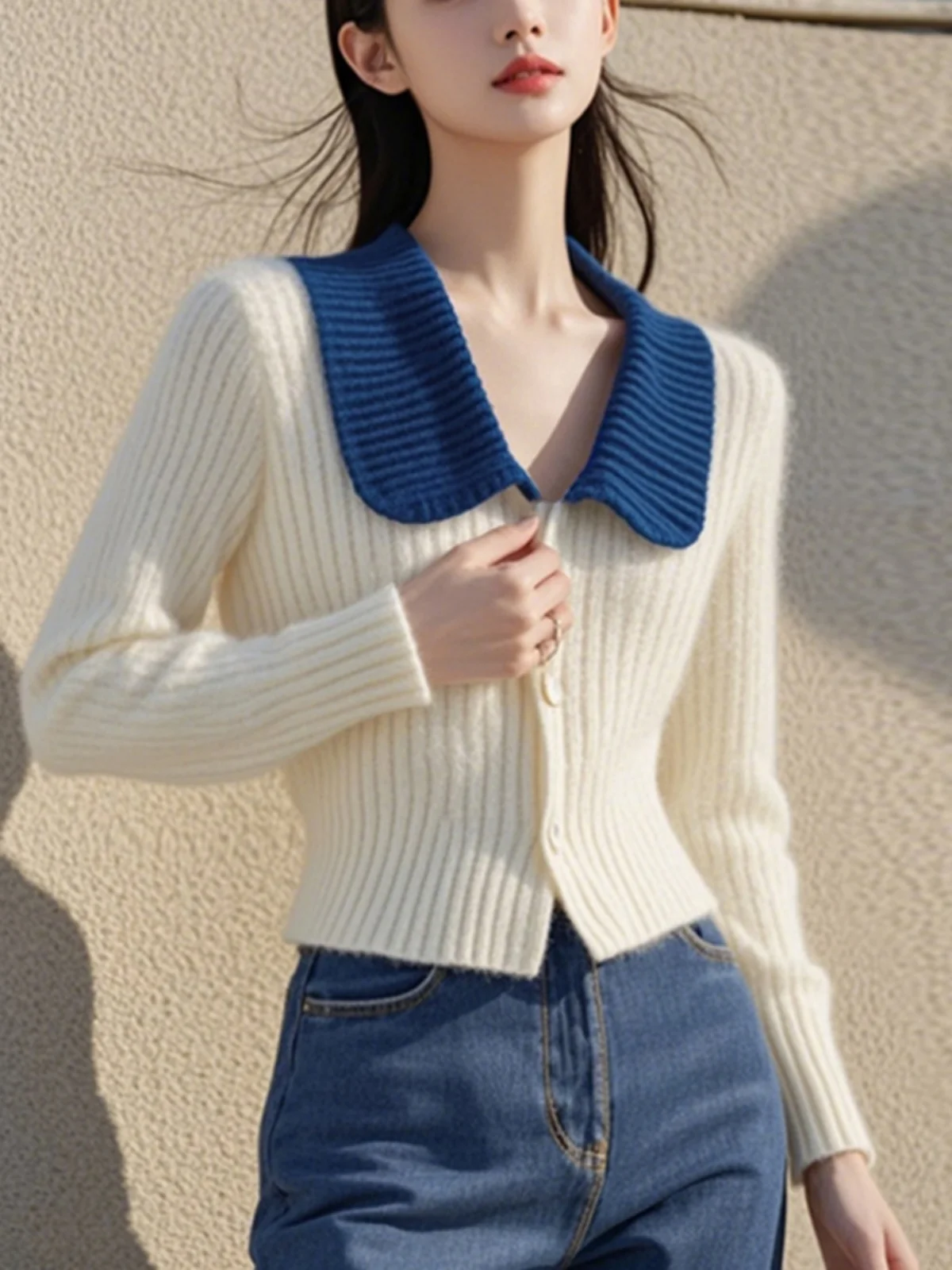 Модный шикарный супер красивый белый вязаный свитер с лацканами и длинными