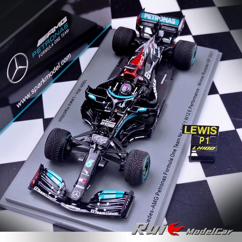 

1:43 Spark BENZ 2021 Russian station Hamilton F1 car model