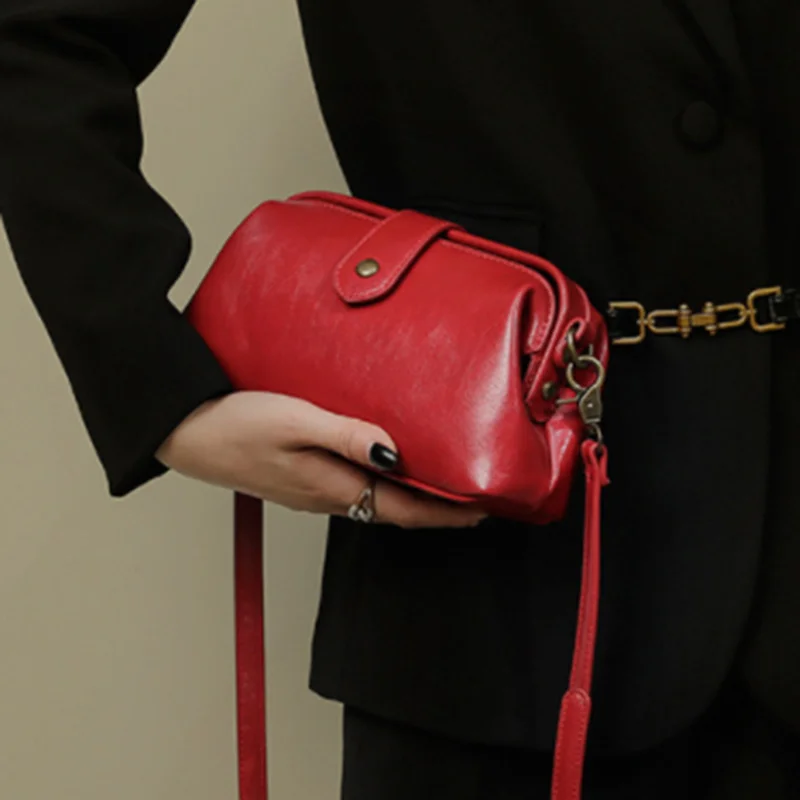 

Casual Leather Shoulder Bags Retro Handmade Doctor Bag Clutch Crossbody Bag Women Vintage Style Travel Handbags Messenger