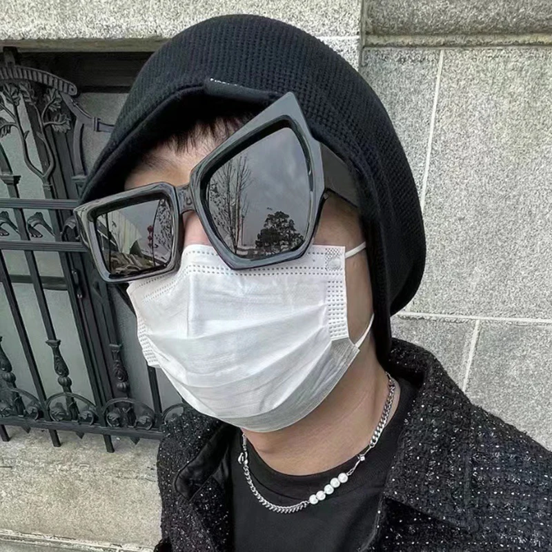 

New Fashion Personality Men Hip Hop Exaggerated Sunglasses Asymmetrical Size Eyebrow Pick Women Oculos