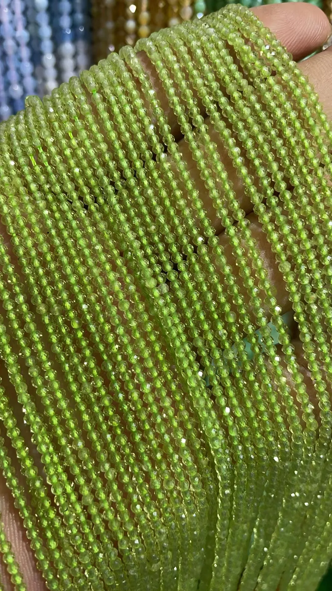 Бусины из натурального зеленого оливина 2-4 мм 1-10 шт