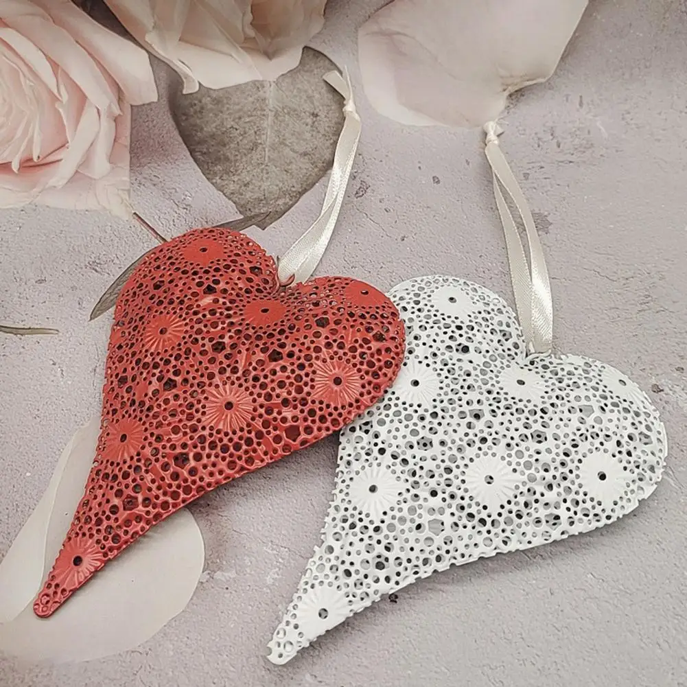 

Sturdy Solid Color Decorative Hollow Heart Pendant Wall Hanging Iron Craft Heart Ornament for Wedding