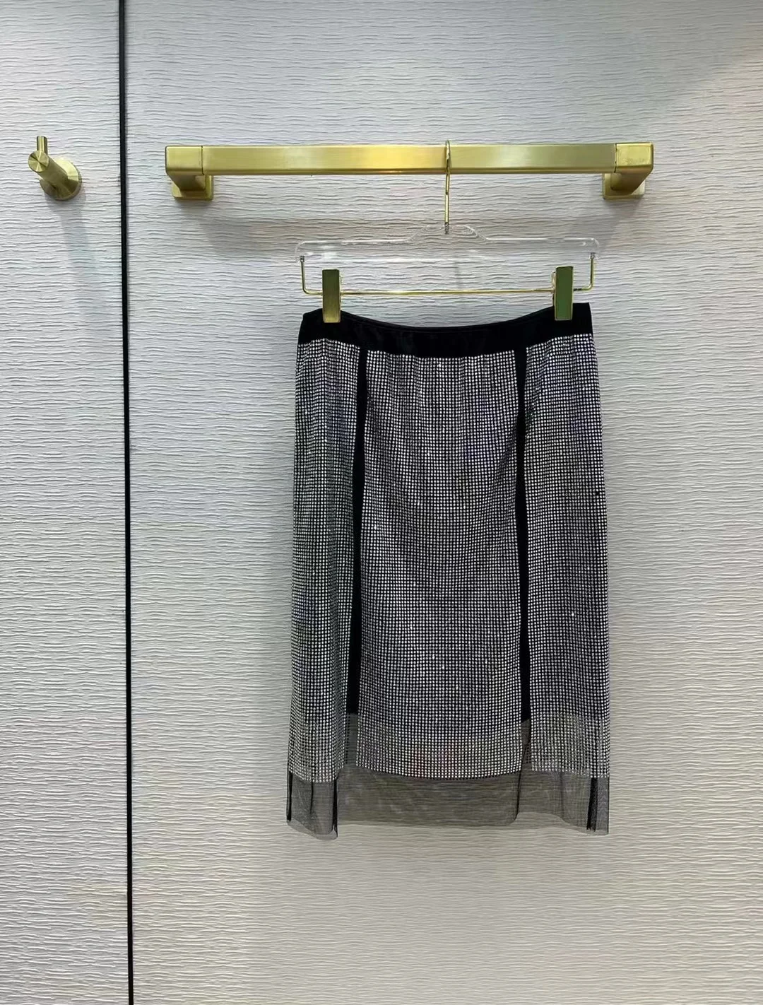 

2022 New Luxury Designer Button Mini Skirts Women Brands With Diamonds Sexy Pleated Skirts Women Fashion Clothing