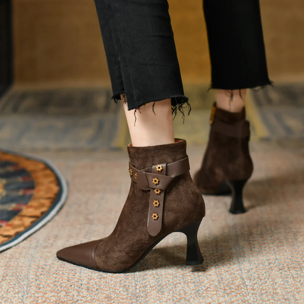 

Autumn Winter Ankle Boots Round Heeled Fashion Short Boots Side Zipper Thick with Metal Decoration Pointed Toe Comfort Boots