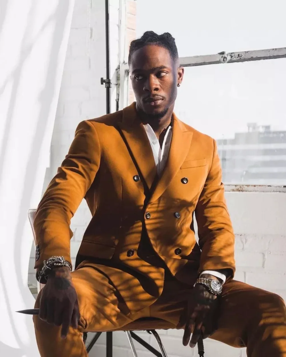 

Костюм мужской двубортный из блейзера и брюк