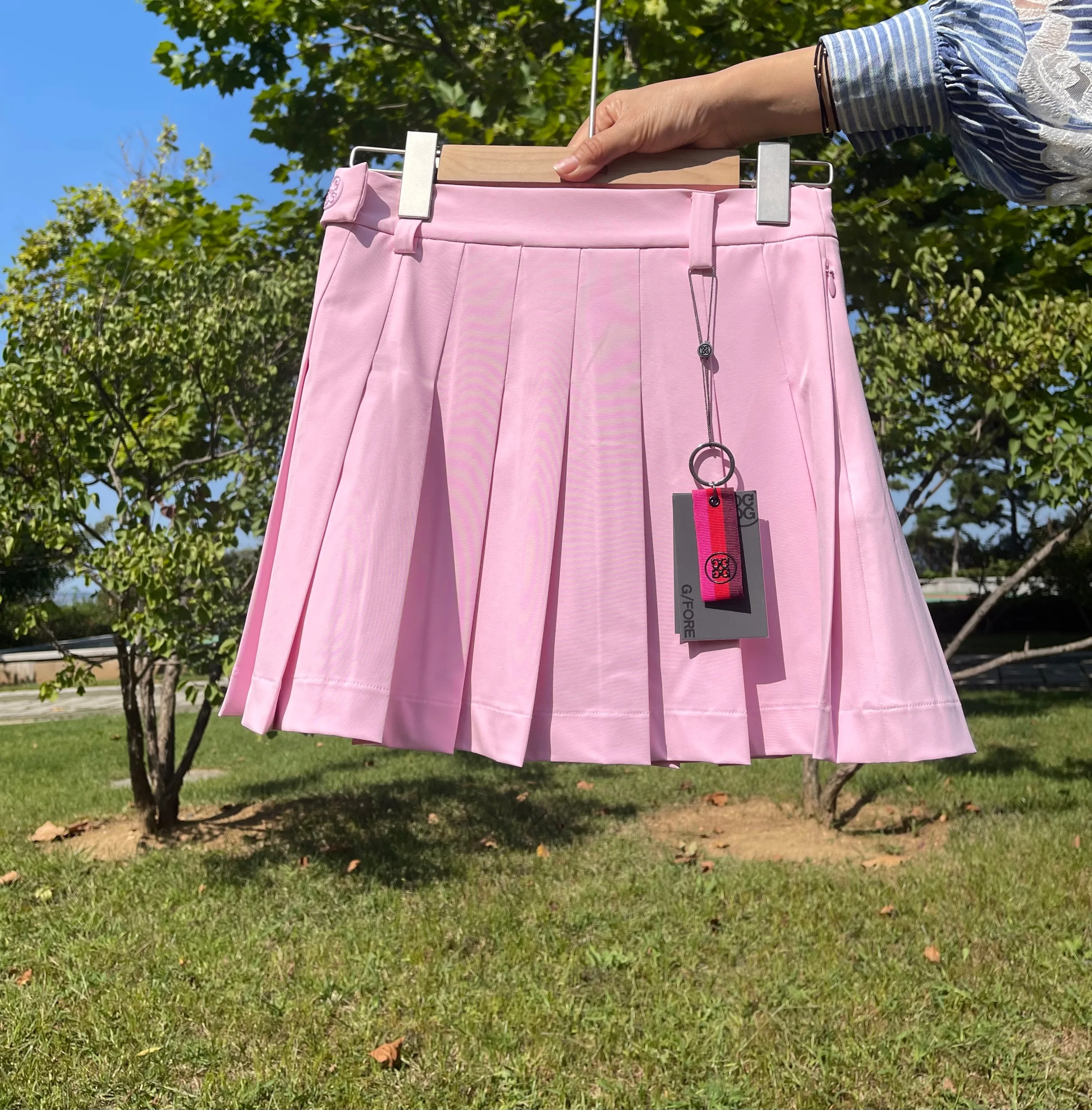 Купи Korean summer golf clothing women's anti-glare skirt badminton tennis jersey sports pleated skirt pants skirt за 3,928 рублей в магазине AliExpress