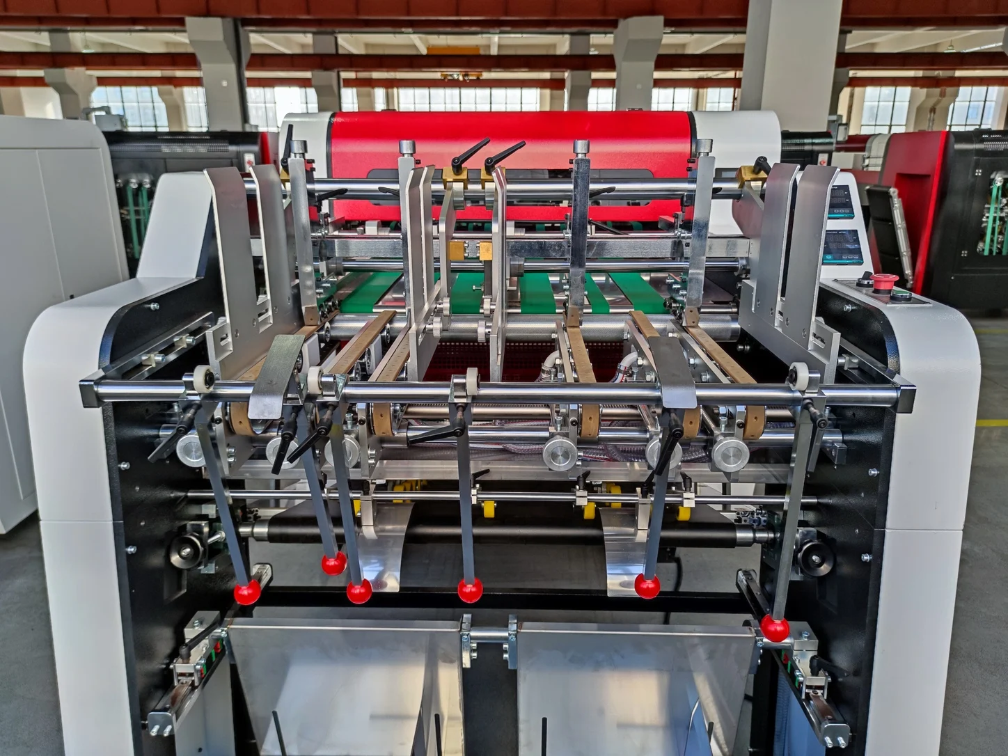 Автоматическая машина для фальцовки картона v-образная изготовления чайных