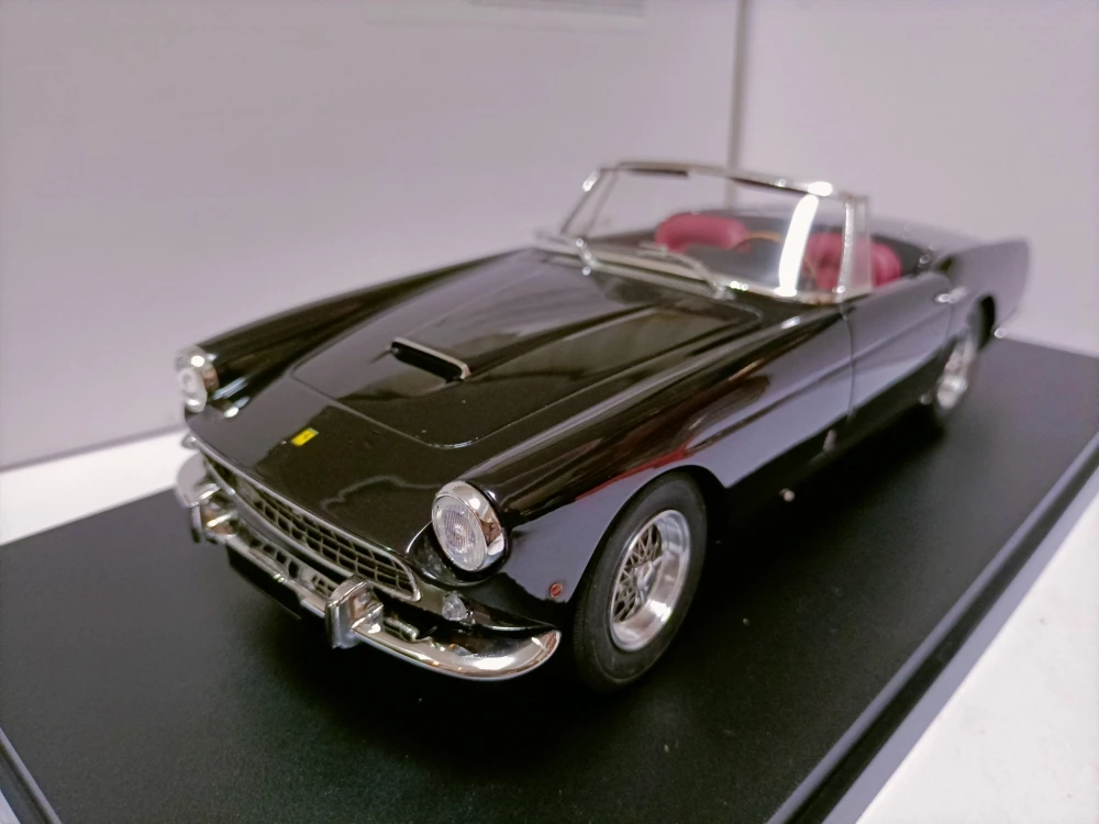 Модель автомобиля из полимерного металла в масштабе 1:18 250 GT SII 1960