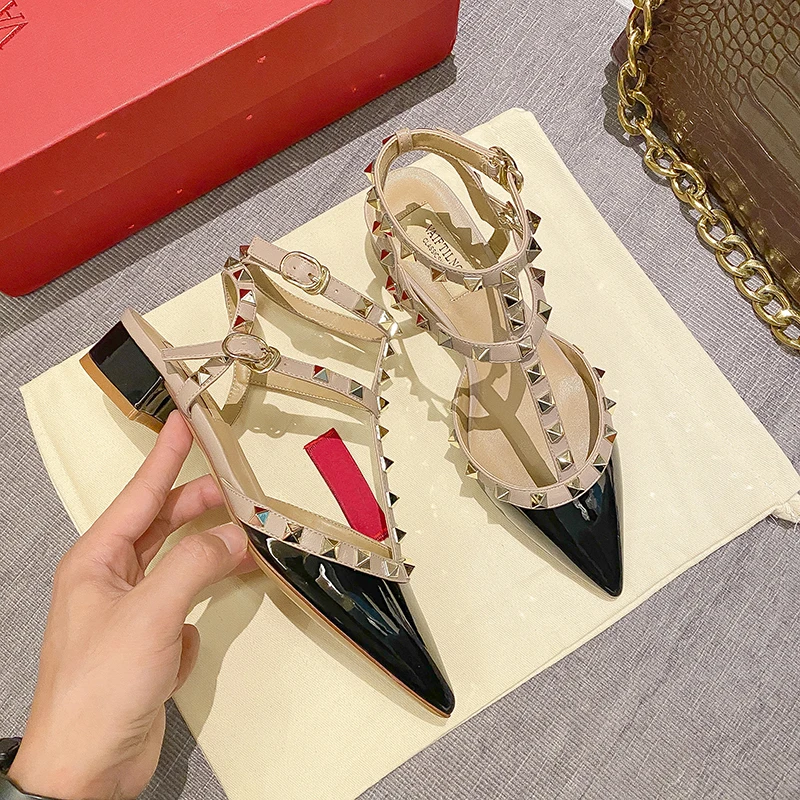 Luxury Brand Women's Sandals 2023 Summer Ankle Strap Leather Rivets Thick Heel Sandals Pointed Toe Fashion Ladies Designer Pumps
