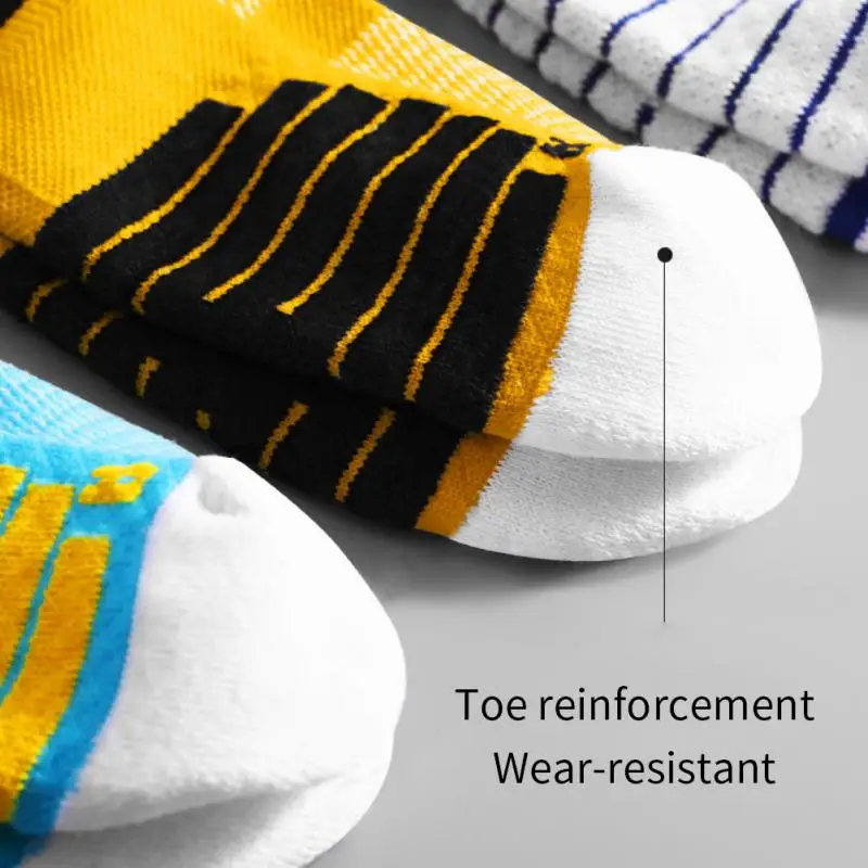 2 Pairs Men Breathable Sports Socks Mesh Comfortable Socks Outdoor Non-slip Anti-dropping Practical Casual Socks