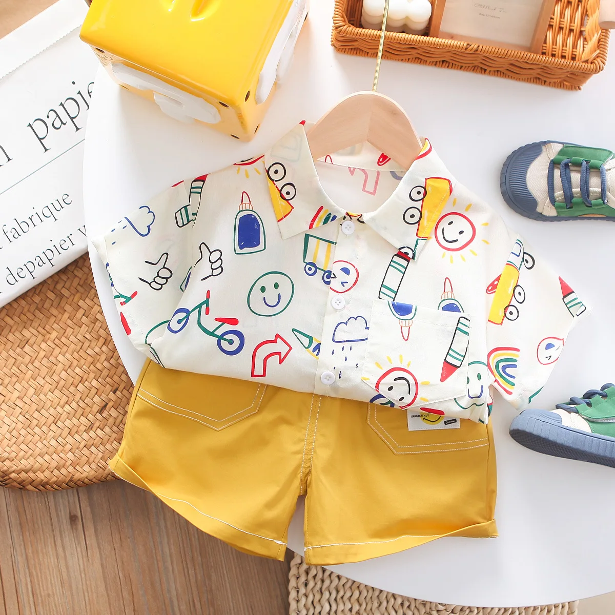 

2023 Summer Child Clothes Sets Short Sleeve Turn-down Collar Print Cartoon Yellow 2 Piece Sets Designer Boys Clothes Sets 12M-5T