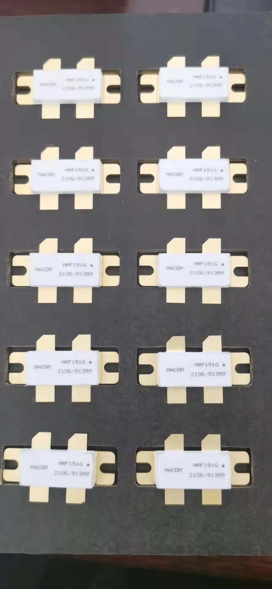 MOSFET MRF151G MRF186 MRF184 имеют стандартную конструкцию |