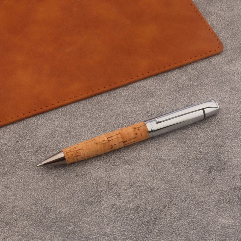 

Шариковая ручка Chouxiongluwei черная металлическая