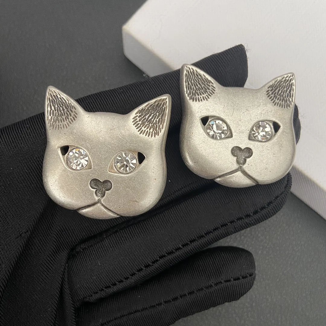 

European and American popular cat antique silver ear clips