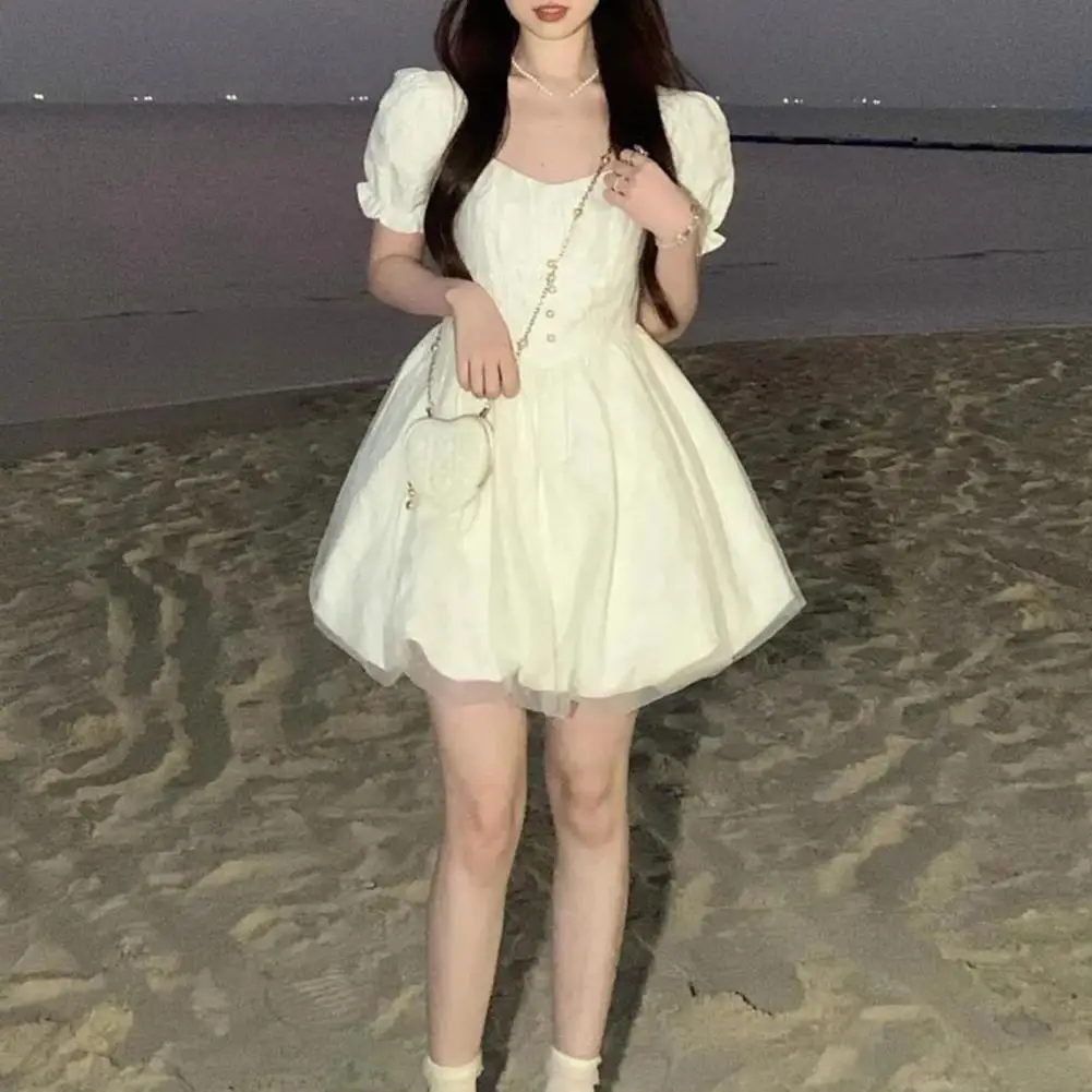 

Платье женское ТРАПЕЦИЕВИДНОЕ с рукавами-фонариками и искусственным жемчугом