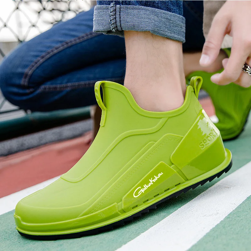 2022 New Brand Rain Boots Men's Short Tube Outdoor Waterproof Shoes Fishing Rubber Shoes Non-slip Light Waterproof Overshoes