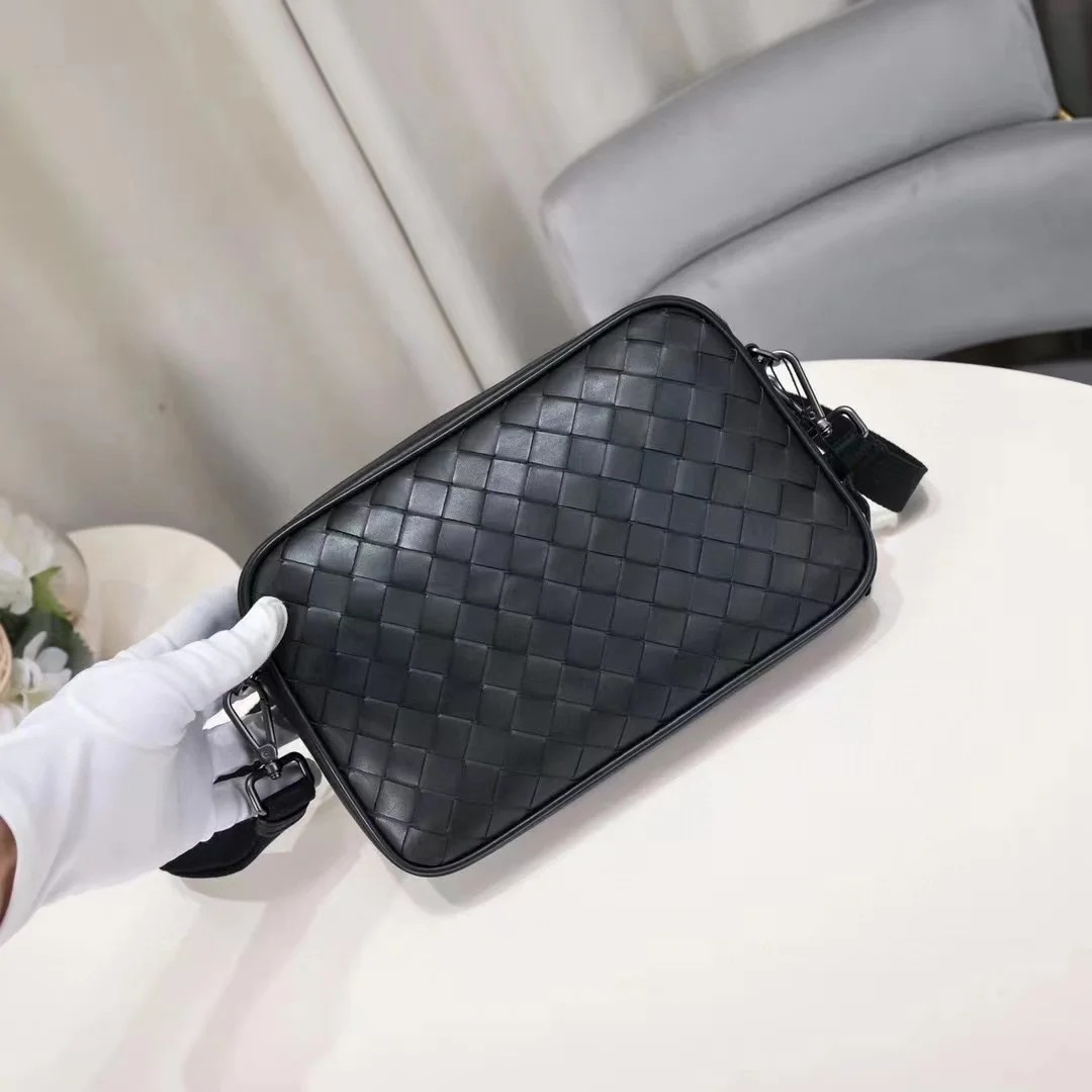 

2023 New Knitted Handbag Men's One Shoulder Crossbody Bag Large Capacity Casual Fashion Genuine Leather Men's Bag Backpack