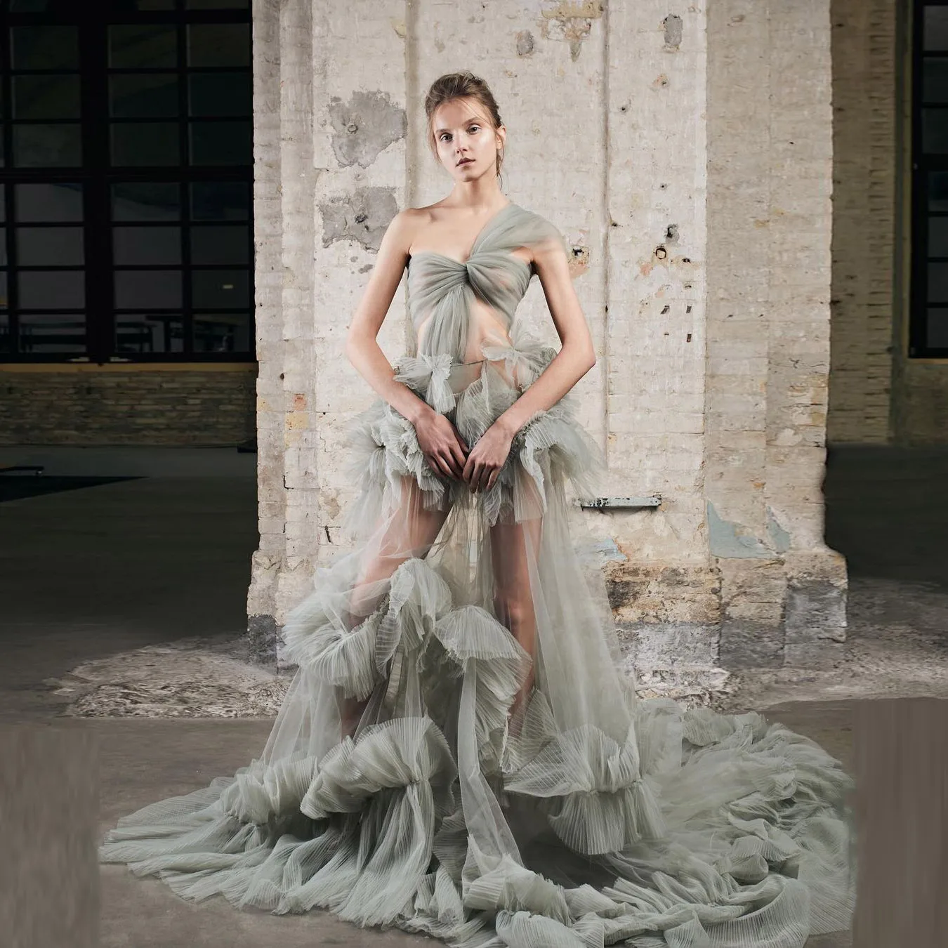 

Пыльное Мятное прозрачное вечернее платье с открытым плечом