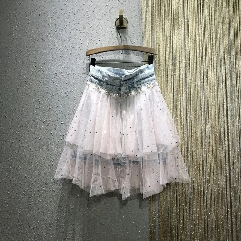 Женская короткая джинсовая юбка асимметричная сетчатая с блестками и бахромой