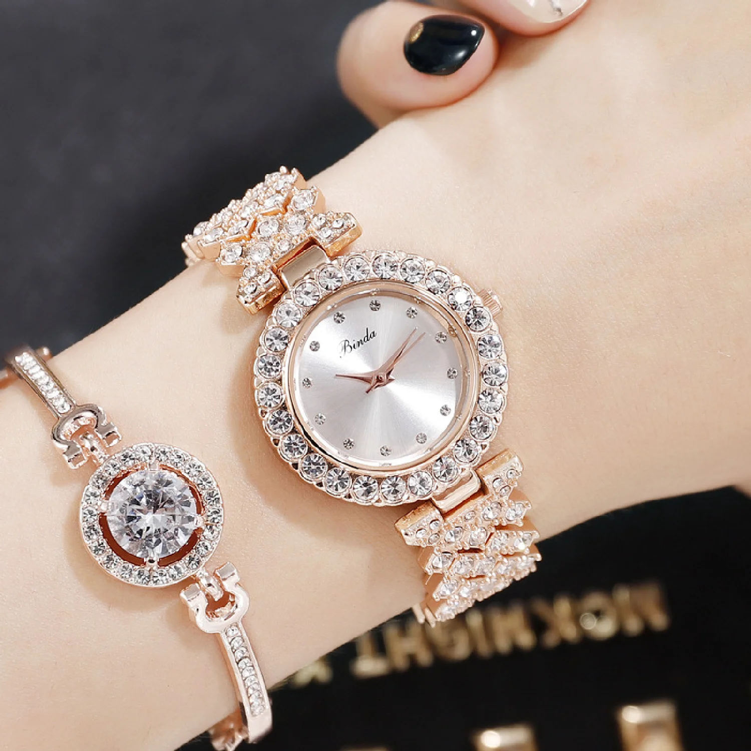 Hot Fashion Women Luxury Full Diamond Watches Bracelet Ladies Quartz Watch Rose Gold Shiny Crystal AAA Female Womens Wristwatch enlarge