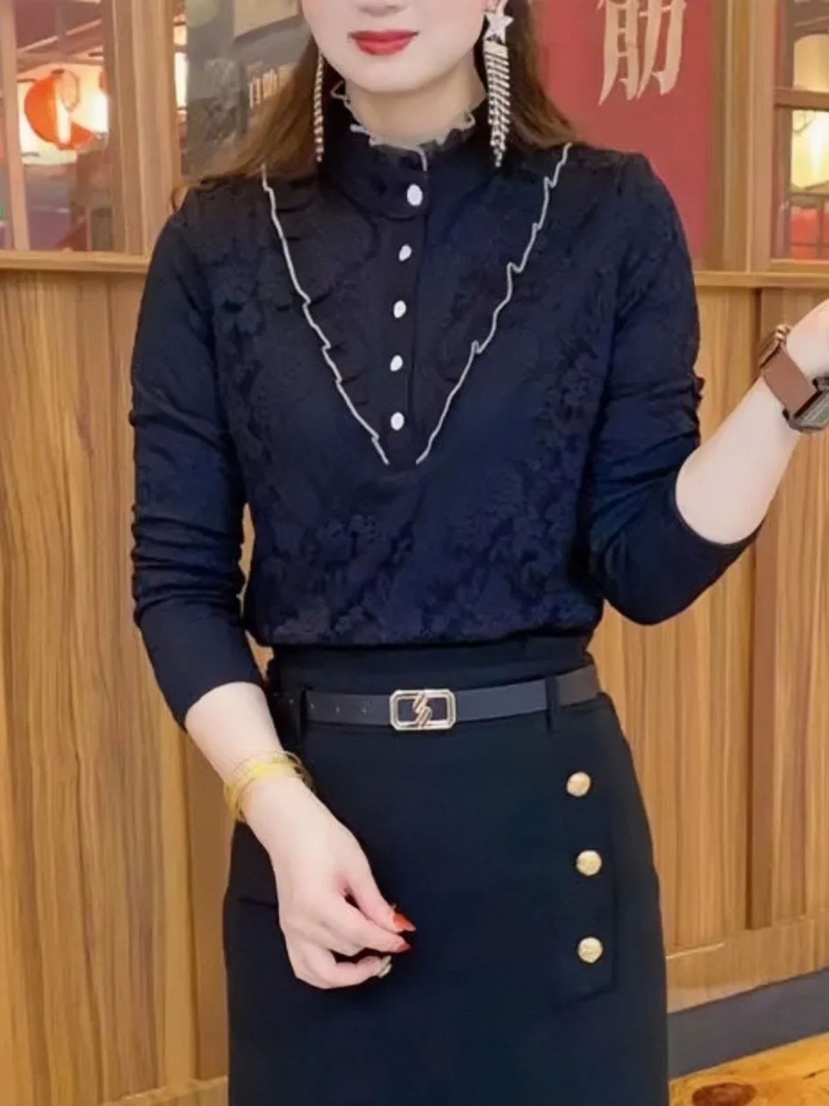 Кружевная рубашка на флисовой подкладке с толстым дном женская осень и зима 2024