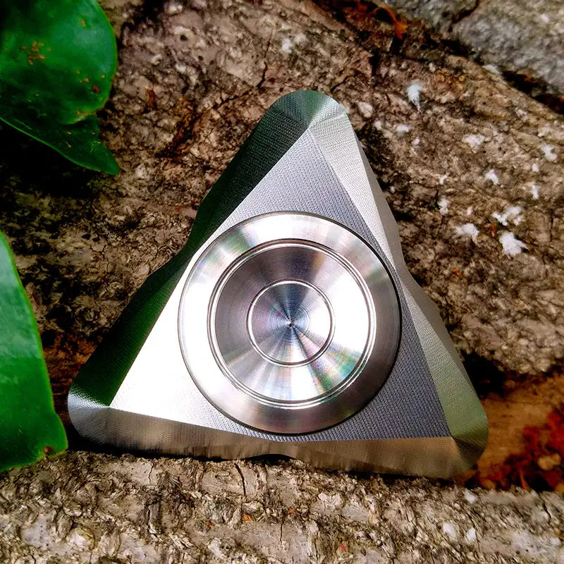 

Треугольная спиральная игрушка из нержавеющей стали для взрослых