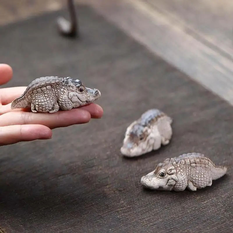

Crocodile Tea Pet Small Cute Purple Clay Handmade Tea Pet Sculpture Figurine Crafts Chinese Lucky Tea Set Household Decoration