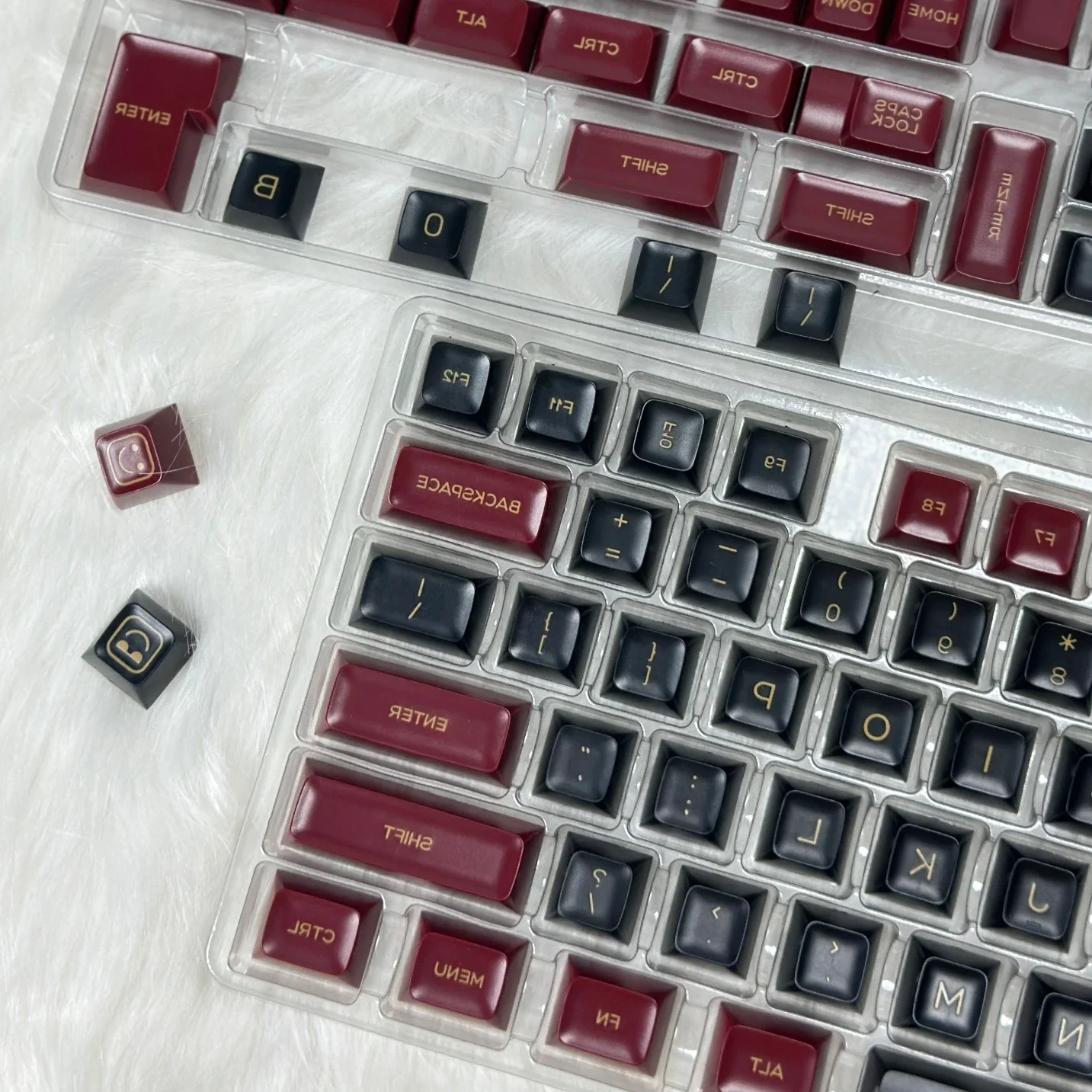 Красные двухцветные колпачки для клавиш из ПБТ SA полный набор двухцветных