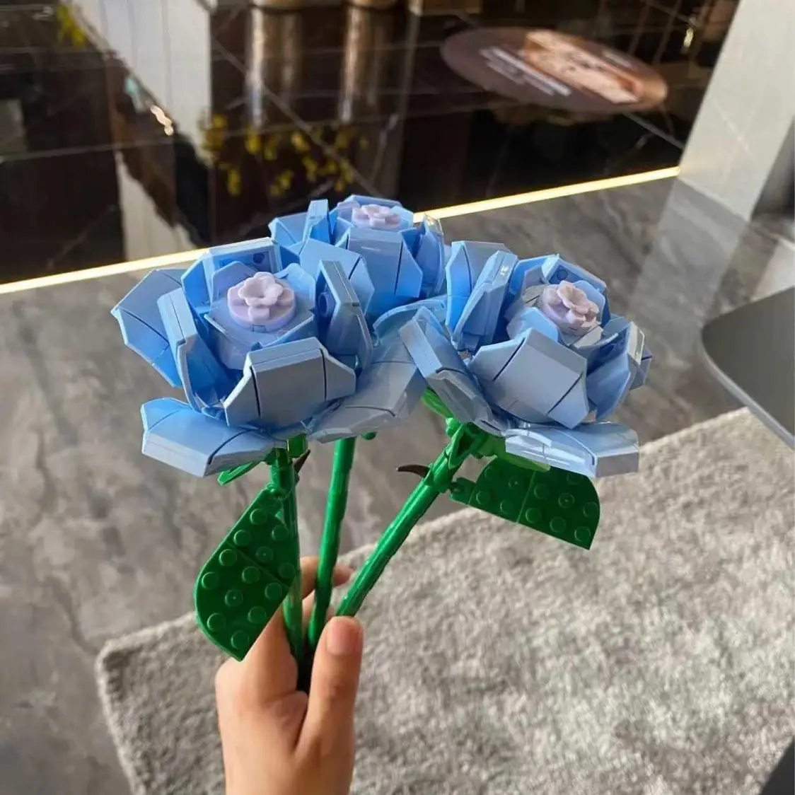 

MOC Ideas Flowers Bouquet Romantic Blue Rose Flower Free Collocation Building Blocks Bricks Home Decoration Girl Birthday Gifts